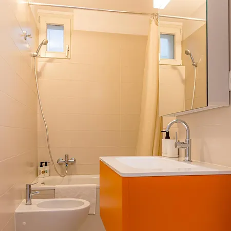 Appartamento Imperial Of 2 With A View And Garden Behind The Station And 10 Min From The Of Lugano